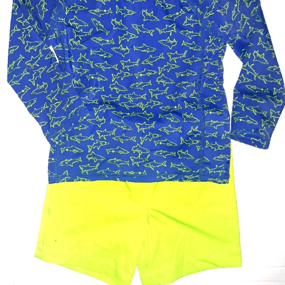 NEW- Boys 2pc Rashguard / Swimming trunks/Shorts - Picture 5 of 14